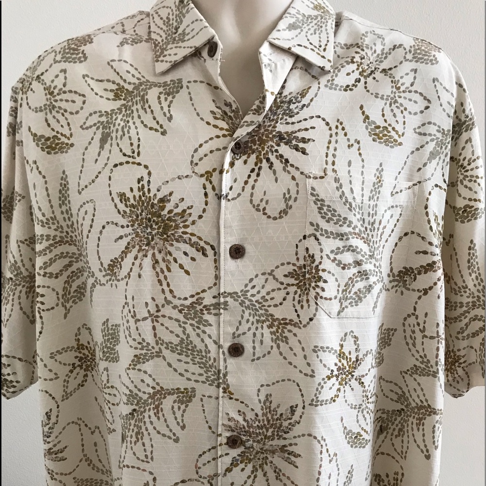 Tommy Bahama Size Large Camp Shirt